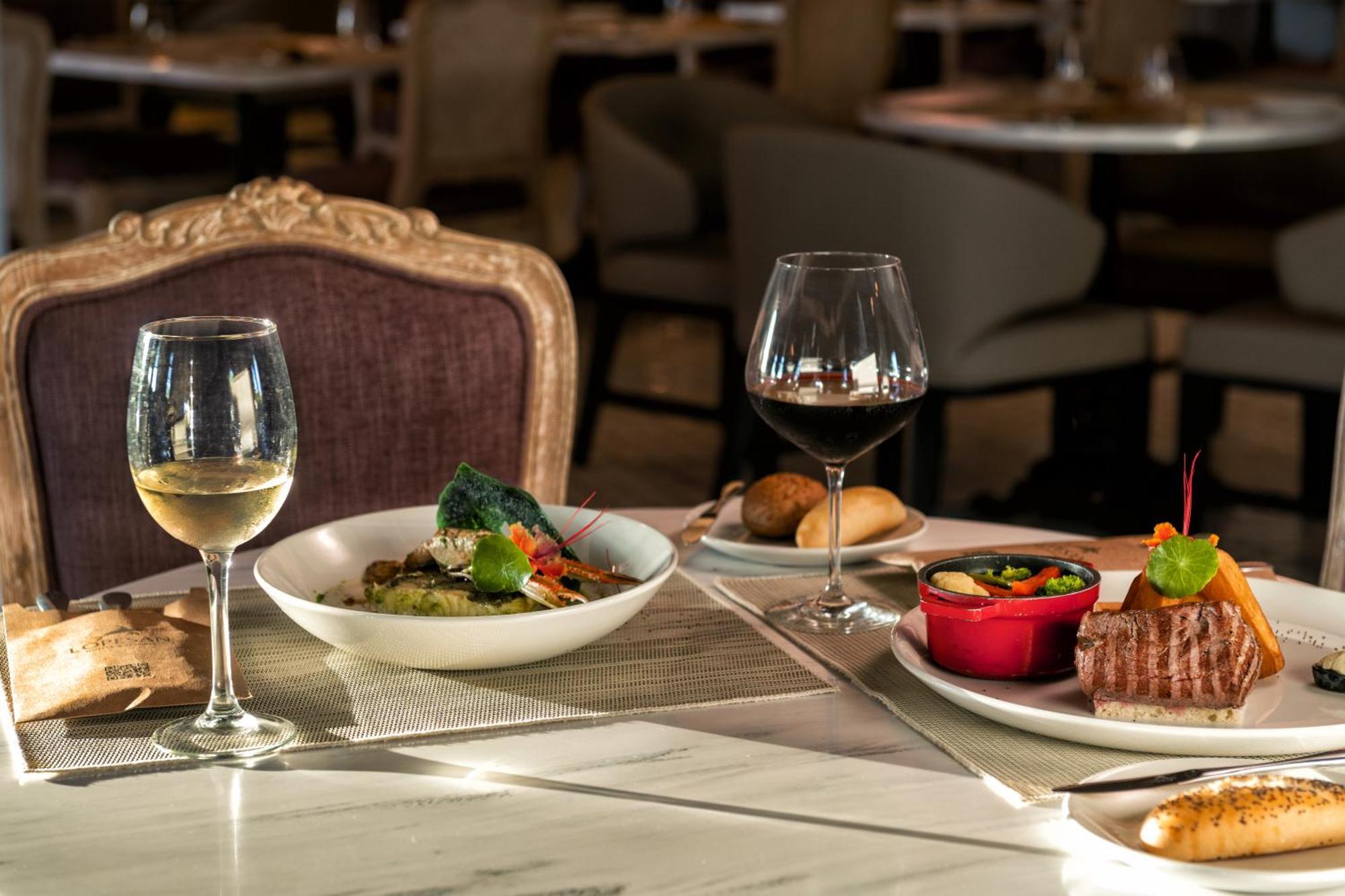 Lopesan Costa Bavaro Resort, Spa & Casino Πούντα Κάνα Εξωτερικό φωτογραφία A meal at a restaurant