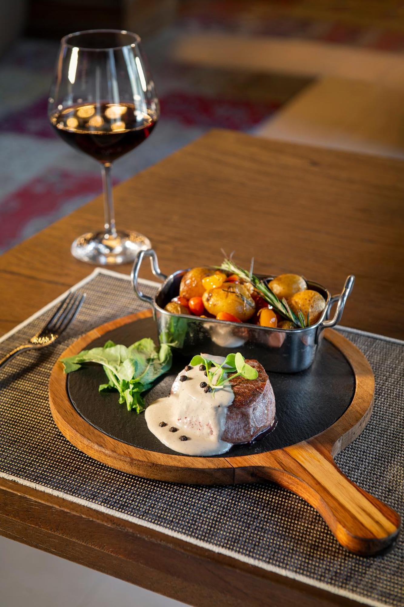 Lopesan Costa Bavaro Resort, Spa & Casino Πούντα Κάνα Εξωτερικό φωτογραφία A steak and vegetables